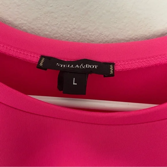 Stella & Dot Hot Pink Scuba Top Size L - Picture 4 of 4
